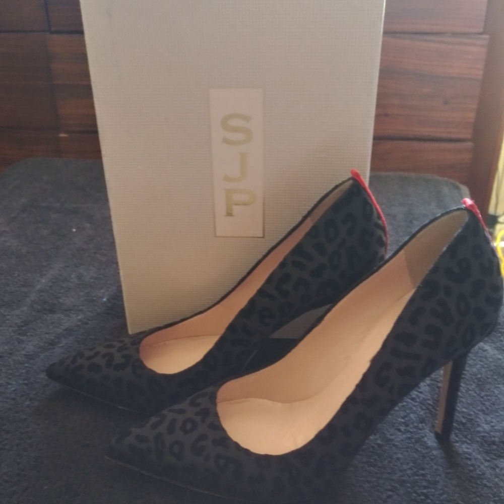 Sjp black leopard fawn pumps